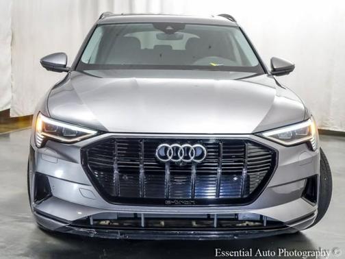2021 Audi e-tron Premium Plus