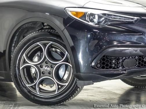 2021 Alfa Romeo Stelvio Base