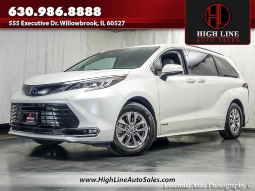 Blizzard Pearl 2021 Toyota Sienna XLE