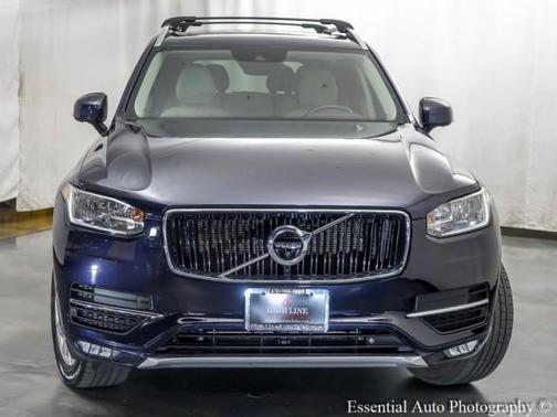 2016 Volvo XC90 T6 Momentum