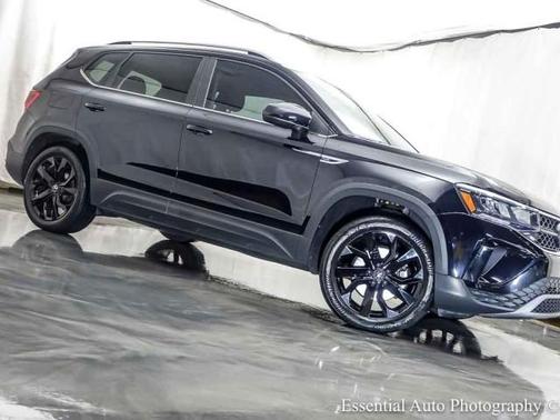 Deep Black Pearl Effect 2023 Volkswagen Taos 1.5T SE