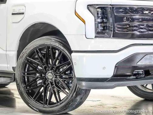 Avalanche 2023 Ford F-150 Lightning Platinum
