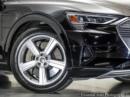 2019 Audi e-tron quattro Premium Plus