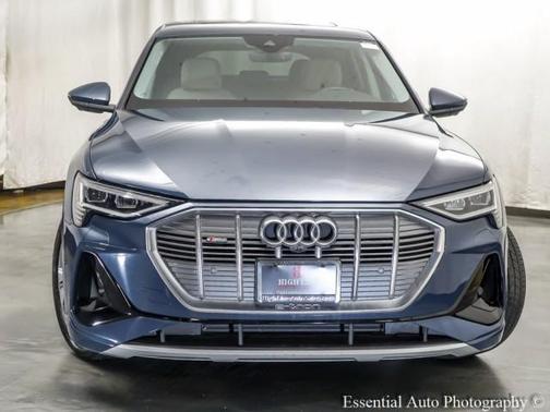2021 Audi e-tron Premium Plus