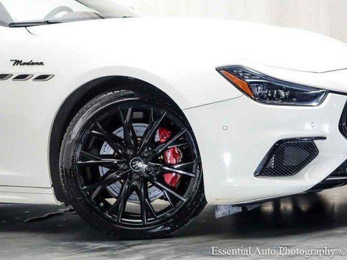 Bianco 2022 Maserati Ghibli Modena Q4