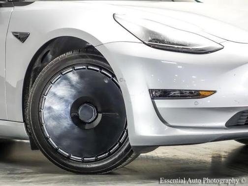 Silver Metallic 2018 Tesla Model 3 Performance
