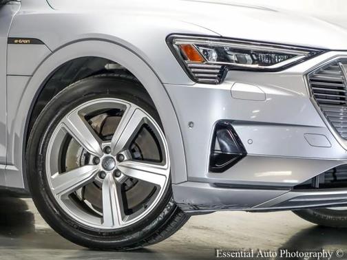 2019 Audi e-tron Premium Plus