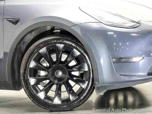 Midnight Silver Metallic 2023 Tesla Model Y Long Range