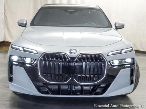 Gray Metallic 2024 BMW i7 xDrive60