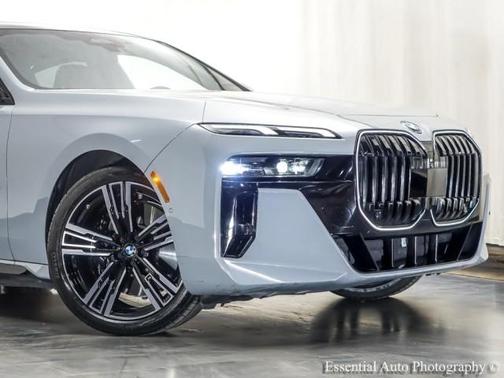 Gray Metallic 2024 BMW i7 xDrive60