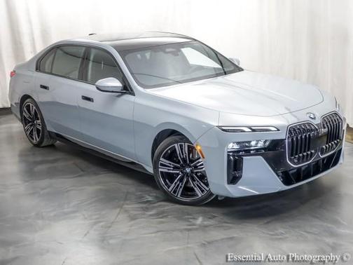 Gray Metallic 2024 BMW i7 xDrive60