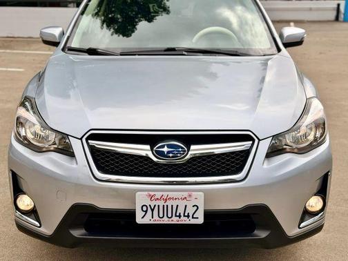 Ice Silver Metallic 2017 Subaru Crosstrek 2.0i Limited