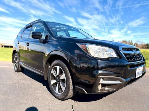 Crystal Black Silica 2018 Subaru Forester 2.5i Premium