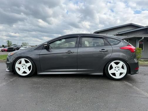 2017 Ford Focus ST 