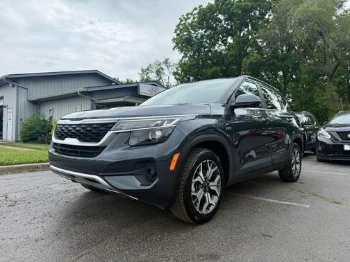 Gravity Gray 2021 Kia Seltos EX