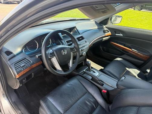 Polished Metal Metallic 2011 Honda Accord SE