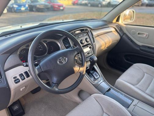 2003 Toyota Highlander Base