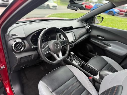 Scarlet Ember Tintcoat/Super Black 2021 Nissan Kicks SR
