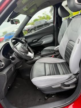 Scarlet Ember Tintcoat/Super Black 2021 Nissan Kicks SR