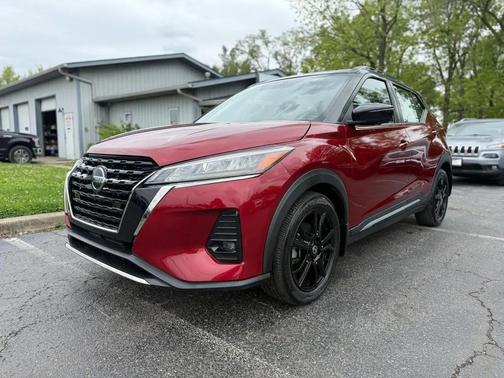 Scarlet Ember Tintcoat/Super Black 2021 Nissan Kicks SR