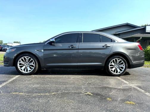 2017 Ford Taurus Limited