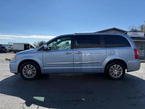 2013 Chrysler Town & Country Touring-L