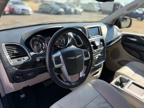 2013 Chrysler Town & Country Touring-L