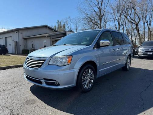 2013 Chrysler Town & Country Touring-L