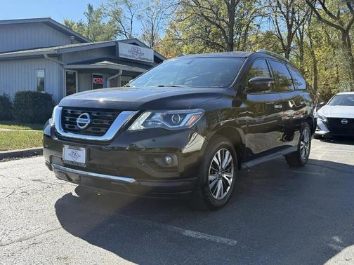 Magnetic Black Pearl 2019 Nissan Pathfinder SV