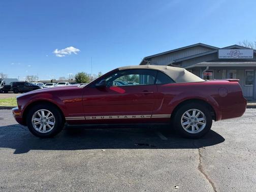 2007 Ford Mustang Deluxe