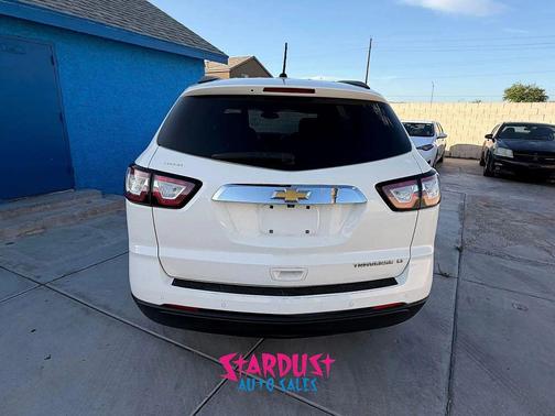 White 2015 Chevrolet Traverse 1LT