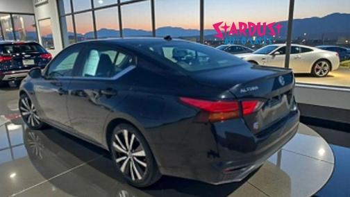 Super Black 2021 Nissan Altima SR FWD