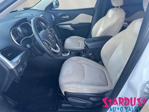 Bright White Clearcoat 2018 Jeep Cherokee Latitude