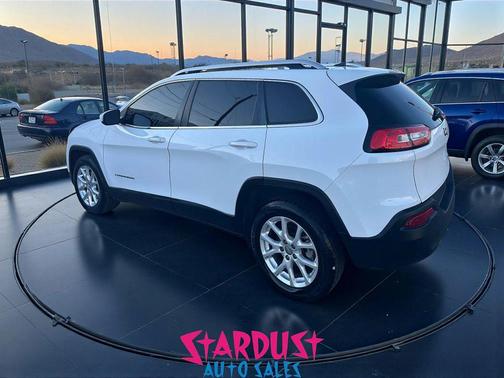 Bright White Clearcoat 2018 Jeep Cherokee Latitude