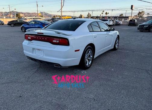 Bright White Clearcoat 2013 Dodge Charger SE