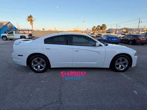 Bright White Clearcoat 2013 Dodge Charger SE