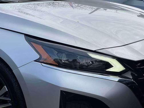 Brilliant Silver Metallic 2023 Nissan Altima 2.5 SV
