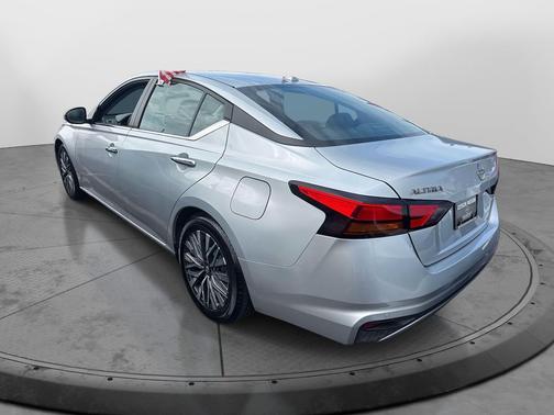 Brilliant Silver Metallic 2023 Nissan Altima 2.5 SV