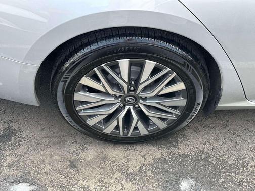 Brilliant Silver Metallic 2023 Nissan Altima 2.5 SV