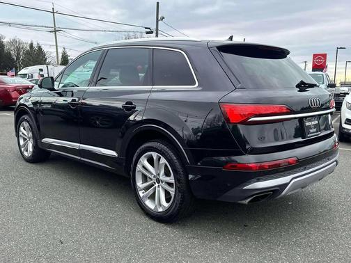 2025 Audi Q7 55 Premium Plus