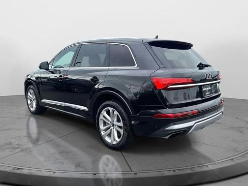 2025 Audi Q7 55 Premium Plus