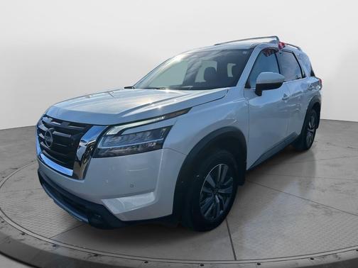 Pearl White Tricoat 2024 Nissan Pathfinder SL 4WD