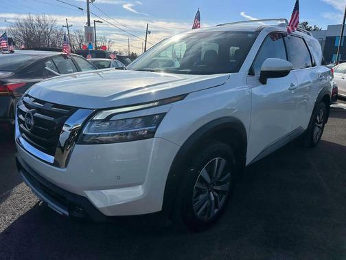 2024 Nissan Pathfinder SL 4WD
