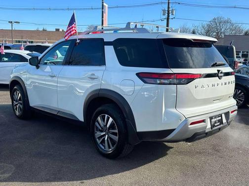 2024 Nissan Pathfinder SL 4WD