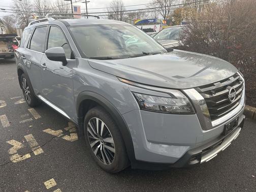 2025 Nissan Pathfinder Platinum 4WD