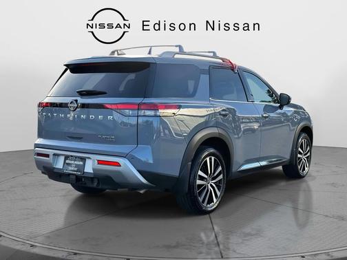 2025 Nissan Pathfinder Platinum 4WD
