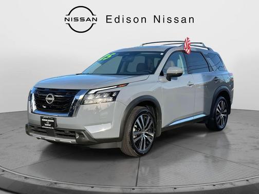 2025 Nissan Pathfinder Platinum 4WD