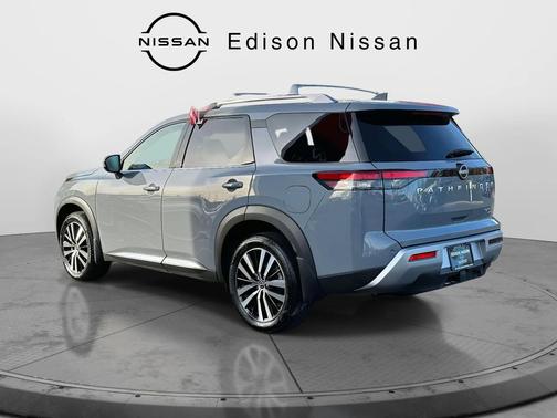 2025 Nissan Pathfinder Platinum 4WD