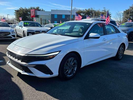 2024 Hyundai ELANTRA SEL