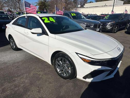 2024 Hyundai ELANTRA SEL